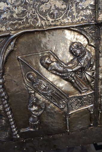 Franjo di Milano, The Casket of St. Simeon (detail), 1377-1380, gilded metal on cedarwood, Church of St. Simeon, Zadar, Croatia, photo taken by Rebecca Johnson, August 2024. Franjo di Milano, The Casket of St. Simeon (detail), 1377-1380, gilded metal on cedarwood, Church of St. Simeon, Zadar, Croatia, photo taken by Rebecca Johnson, August 2024.