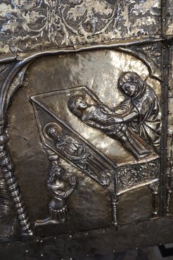 Franjo di Milano, The Casket of St. Simeon (detail), 1377-1380, gilded metal on cedarwood, Church of St. Simeon, Zadar, Croatia, photo taken by Rebecca Johnson, August 2024.