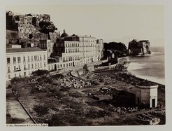 Giorgio Sommer, Napoli, Veduta del Chiatamone e di Castel dell’Ovo (n. 1121), 1860–1890, Hamburg, Museum für Kunst und Gewerbe