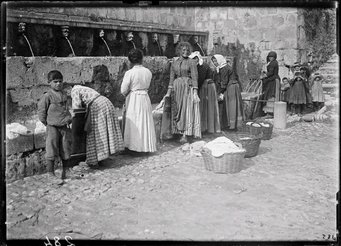 Giovanni Gargiolli, Fontana delle 99 Cannelle / L'Aquila (ICCD AGFN F000284). Giovanni Gargiolli, Fontana delle 99 Cannelle / L'Aquila (ICCD AGFN F000284).