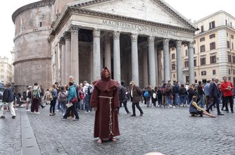 Lin Yilin, The Back 20/03/2019, performance, 60 min, Commissioned by MAXXI, Rome Lin Yilin, The Back 20/03/2019, performance, 60 min, Commissioned by MAXXI, Rome