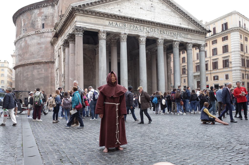 Interventions in Public Spaces: Contemporary Art, Institution, and the City